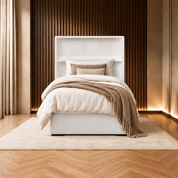 Boxspring Monaco 1-Persoons in een lichte uitvoering met een recht, omlijst hoofdbord