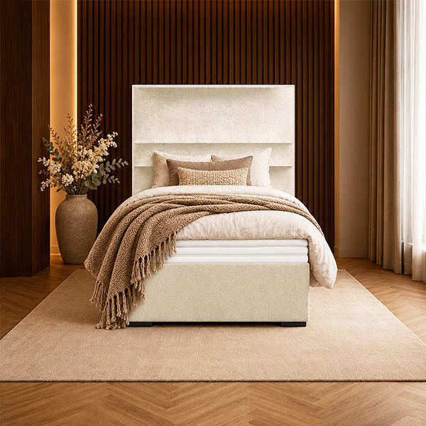Boxspring Milano 1-Persoons in een lichte uitvoering met een horizontaal gedeeld hoofdbord