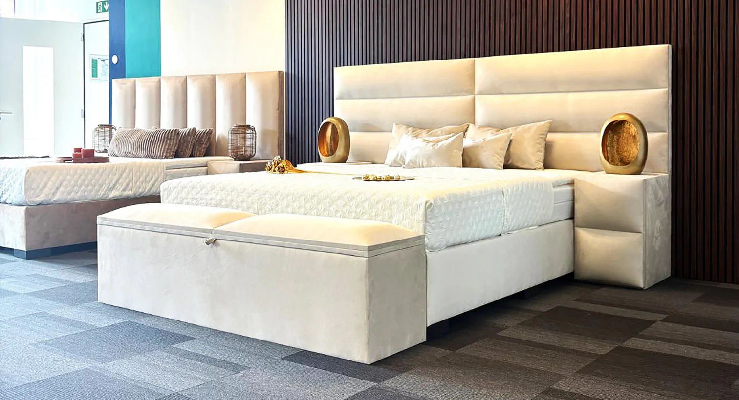 Slaapkamer inspiratie met bed en bijpassende meubels