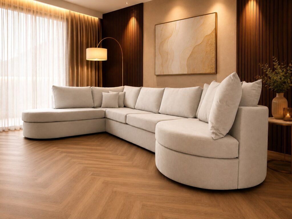 Luxe beige hoekbank in Laviva woonkamer interieur