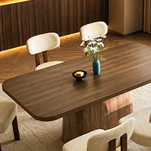 Eettafel in een warm Laviva interieur